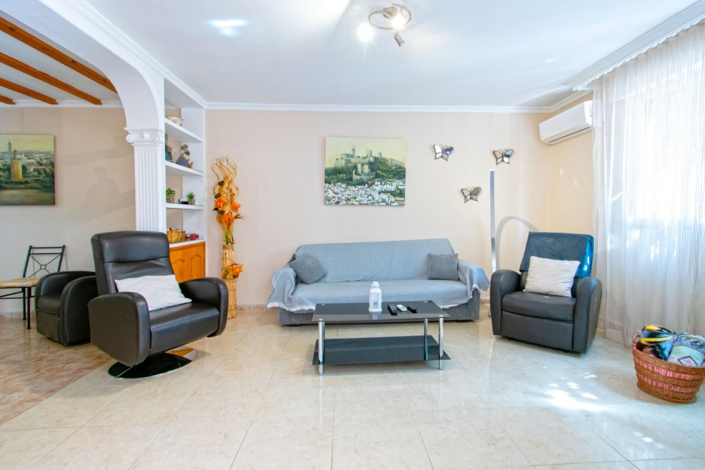 Imagen 4 de Vivienda adosada en Montequinto con club social y licencia VUT!!!