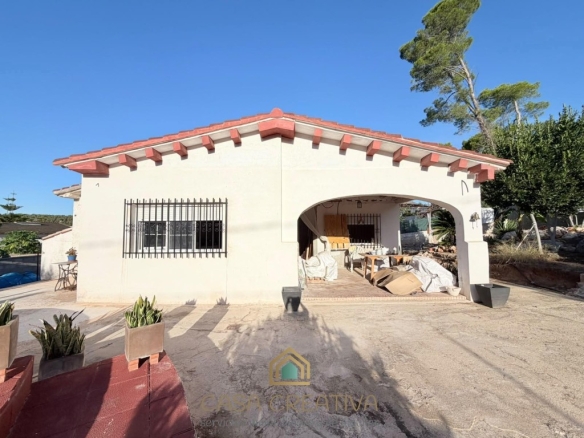 PISCINA Y 90 M2 DE VIVIENDA EN MARXUQUERA – 208.000 €