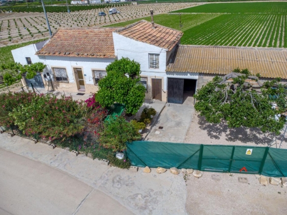 Imagen 1 de Finca con vivienda para reformar y 12.689 m² de terreno en Huerta de Desamparados