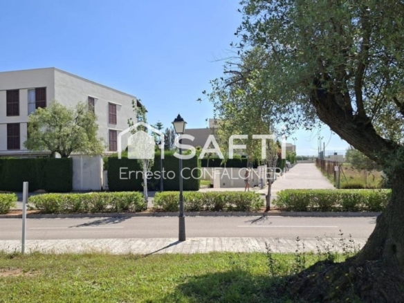 Imagen 2 de Estupendo Bajo esquinero con jardin privado en Panoramica golf