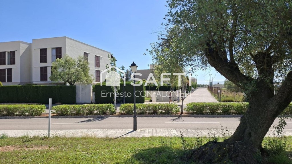Imagen 2 de Estupendo Bajo esquinero con jardin privado en Panoramica golf