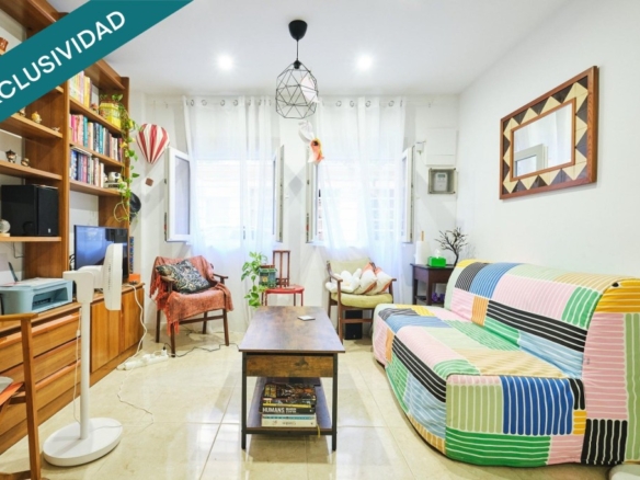 Imagen 3 de Local adaptado como vivienda en venta en una calle tranquila del barrio de Poble sec.