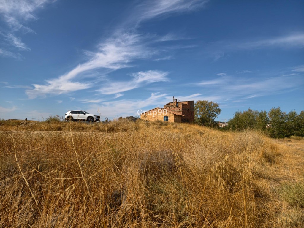 Imagen 2 de TERRENO DE 7.274 m2 CON CASA A REFORMAR