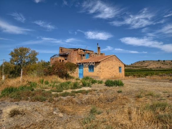 Imagen 1 de TERRENO DE 7.274 m2 CON CASA A REFORMAR
