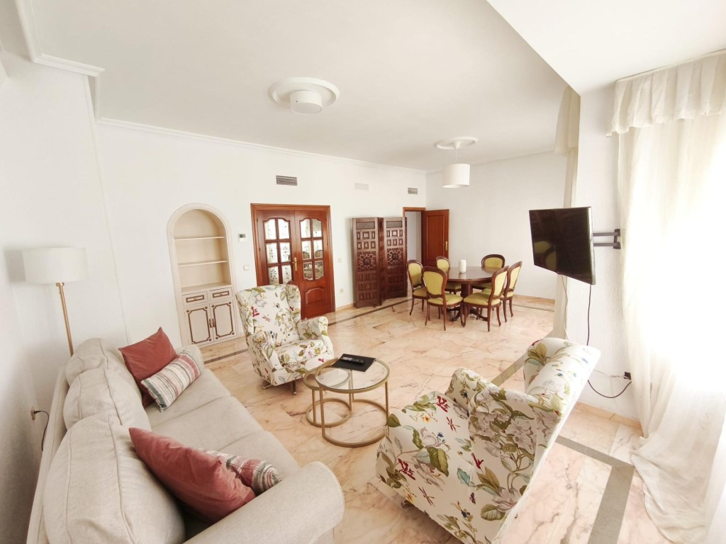 Imagen 2 de Espectacular vivienda junto Iglesia de La Magdalena