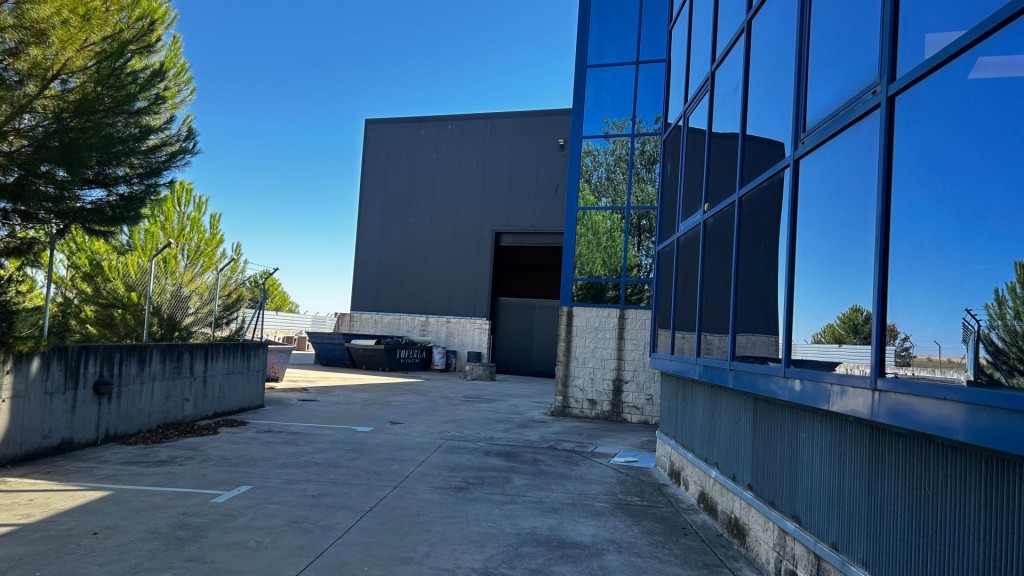 Imagen 3 de NAVE INDUSTRIAL 2.000 m² | PARCELA 3.000 m² | 11 M ALTURA | 3 PÚENTES GRUA