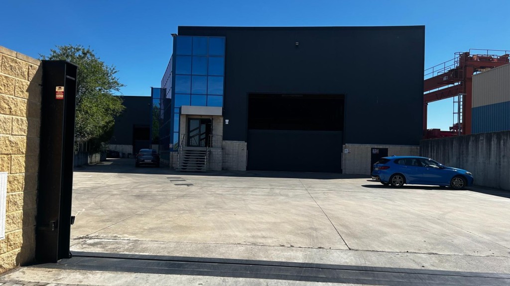 Imagen 4 de NAVE INDUSTRIAL 2.000 m² | PARCELA 3.000 m² | 11 M ALTURA | 3 PÚENTES GRUA