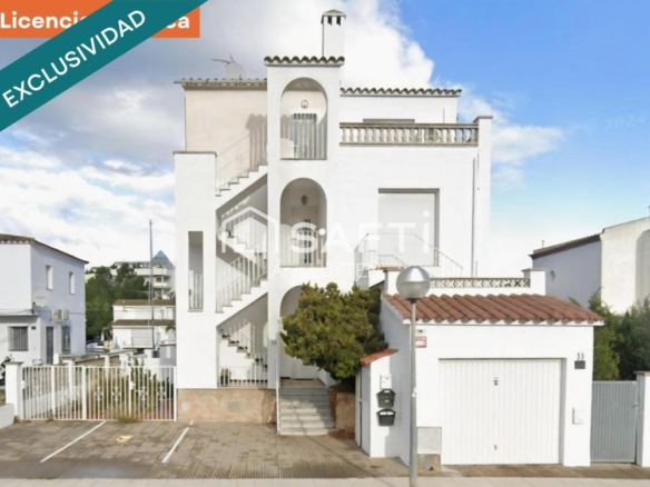 Imagen 3 de Apartamento con amarre privado y licencia turística Roses
