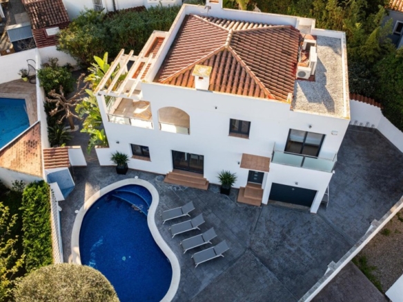 Imagen 1 de Casa moderna con cuatro habitaciones