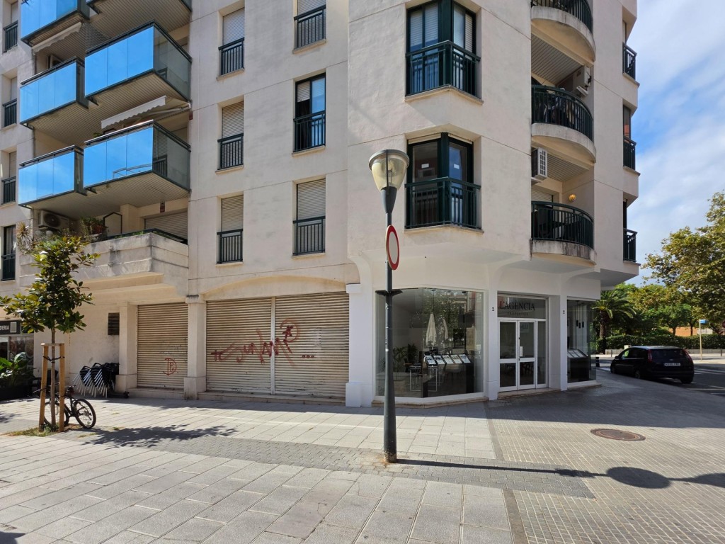 Imagen 4 de LOCAL COMERCIAL DE 60 M2 EN UNA DE LAS ZONAS MÁS TRANSITADAS DE CAMBRILS ?