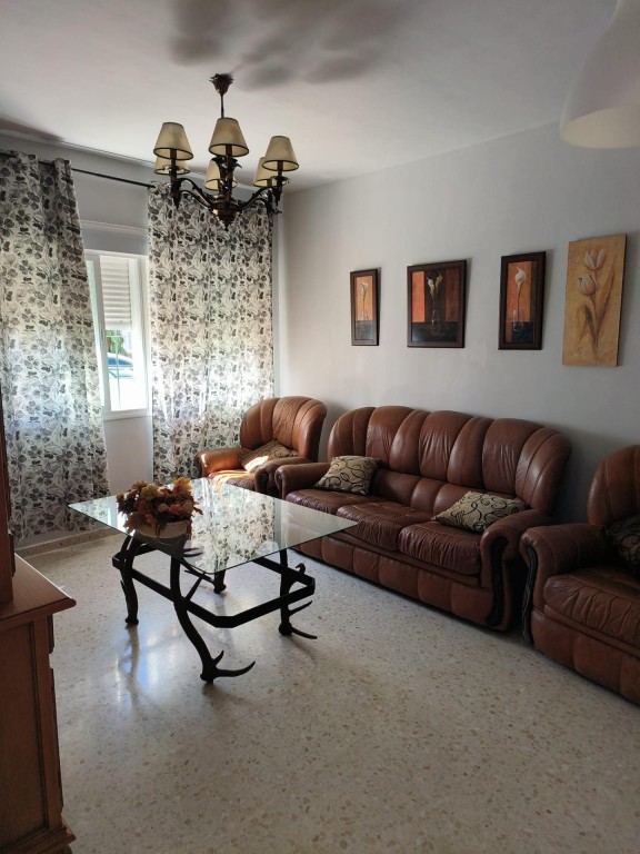 Imagen 2 de Estupenda casa adosada en Alanis con amplio patio!!!