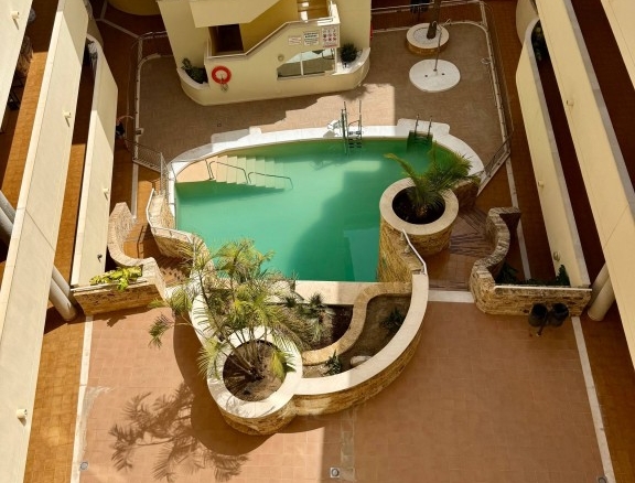 trastero y piscina en Las Lagunas