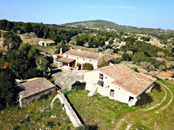 Imagen 2 de Casa de campo-Masía en Venta en Sant Llorenç Des Cardassar Baleares
