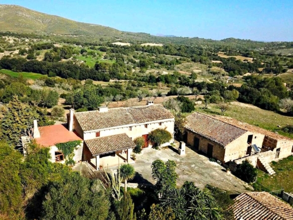 Imagen 1 de Casa de campo-Masía en Venta en Sant Llorenç Des Cardassar Baleares