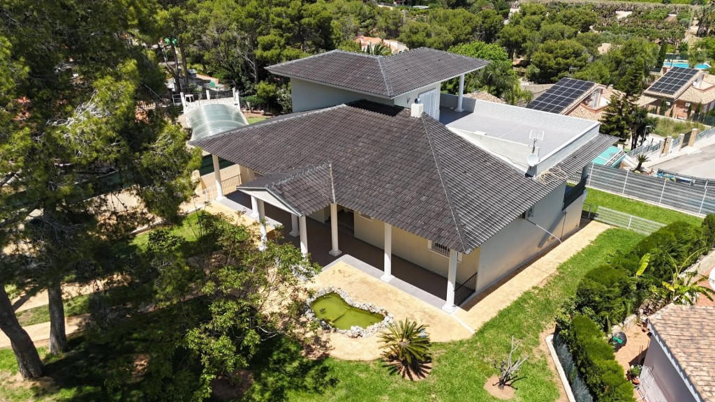 Imagen 1 de CHALET EXCLUSIVO CON GRAN PARCELA
