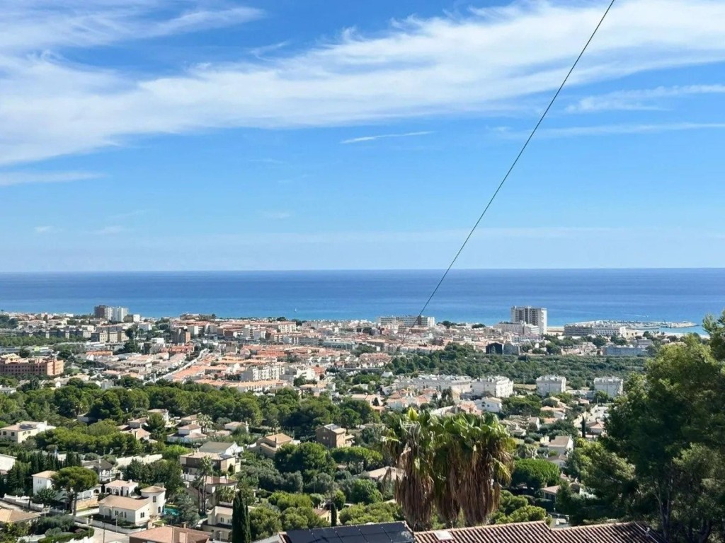 Imagen 1 de Construye tu hogar entre el mar y la montaña.