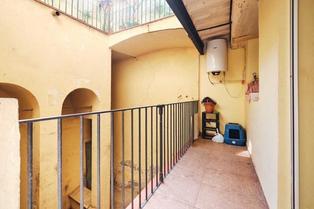 Imagen 4 de Amplio piso de 3 dormitorios con balcón junto a Plaza del Pedró
