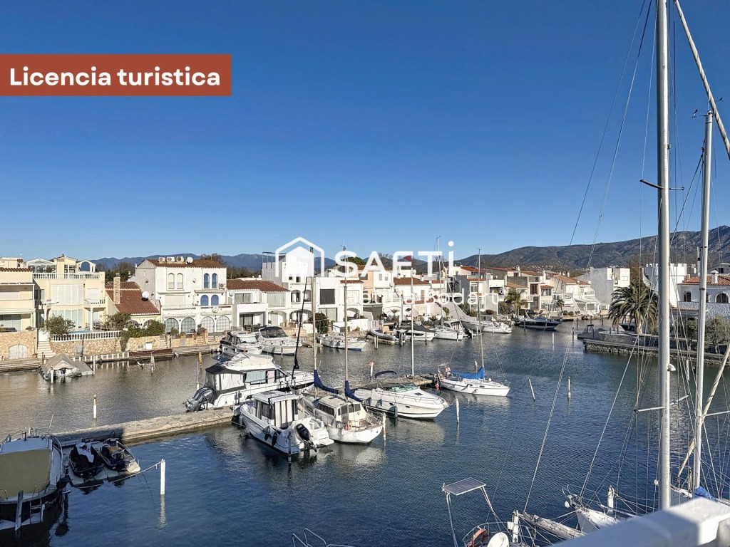 Imagen 1 de Ático reformado con licencia y garaje opcional – Vistas al canal y al puerto