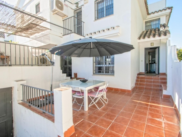 Imagen 2 de Estupenda vivienda pareada en Tomares en Urbanización Sport Aljarafe!!!