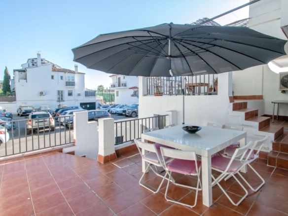Imagen 3 de Estupenda vivienda pareada en Tomares en Urbanización Sport Aljarafe!!!