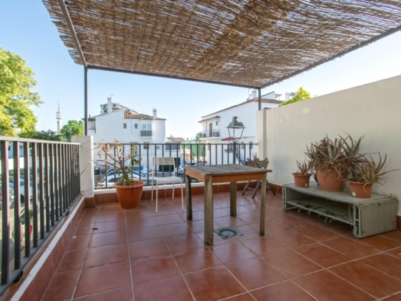 Imagen 4 de Estupenda vivienda pareada en Tomares en Urbanización Sport Aljarafe!!!