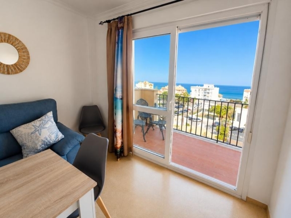 Imagen 2 de EXCLUSIVO PISO EN ALQUILER CON VISTAS AL MAR EN SABINILLAS LARGA TEMPORADA