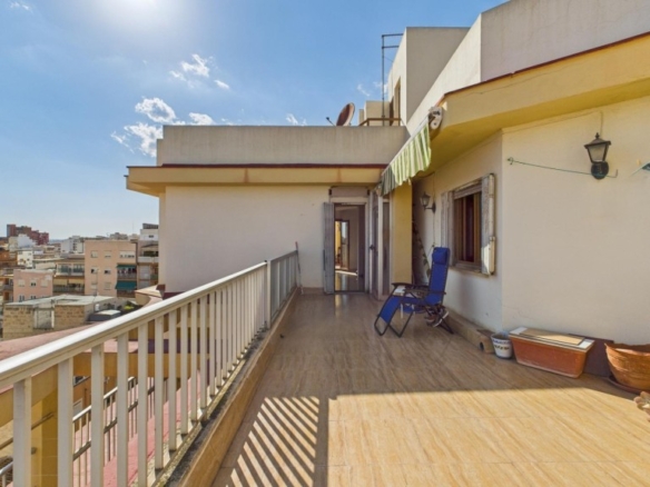 Imagen 1 de Àtico a la venta - Potencial indudable - Vista al mar - C/ Ricardo Ortega - Palma