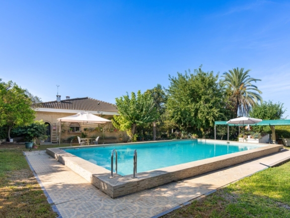 Imagen 4 de Chalet y parcela segregable en Palomares del Río