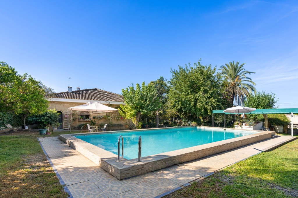 Imagen 4 de Chalet y parcela segregable en Palomares del Río