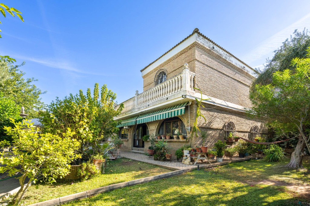 Imagen 1 de Chalet y parcela segregable en Palomares del Río