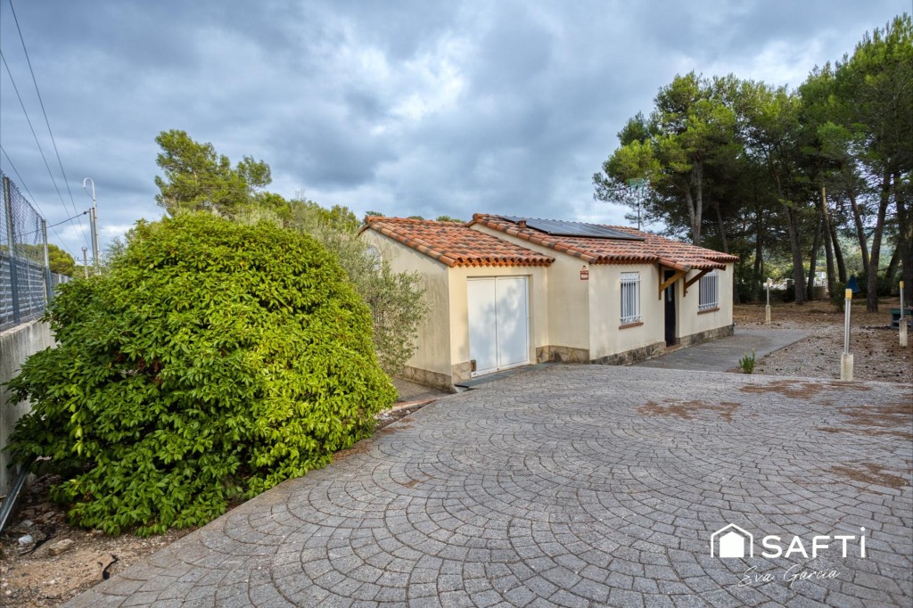 Imagen 1 de Casa con potencial ubicada en parcela 1000 m² Querol