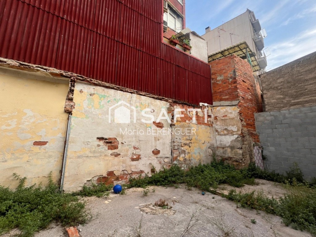 Imagen 3 de Tu futuro hogar en una calle residencial.