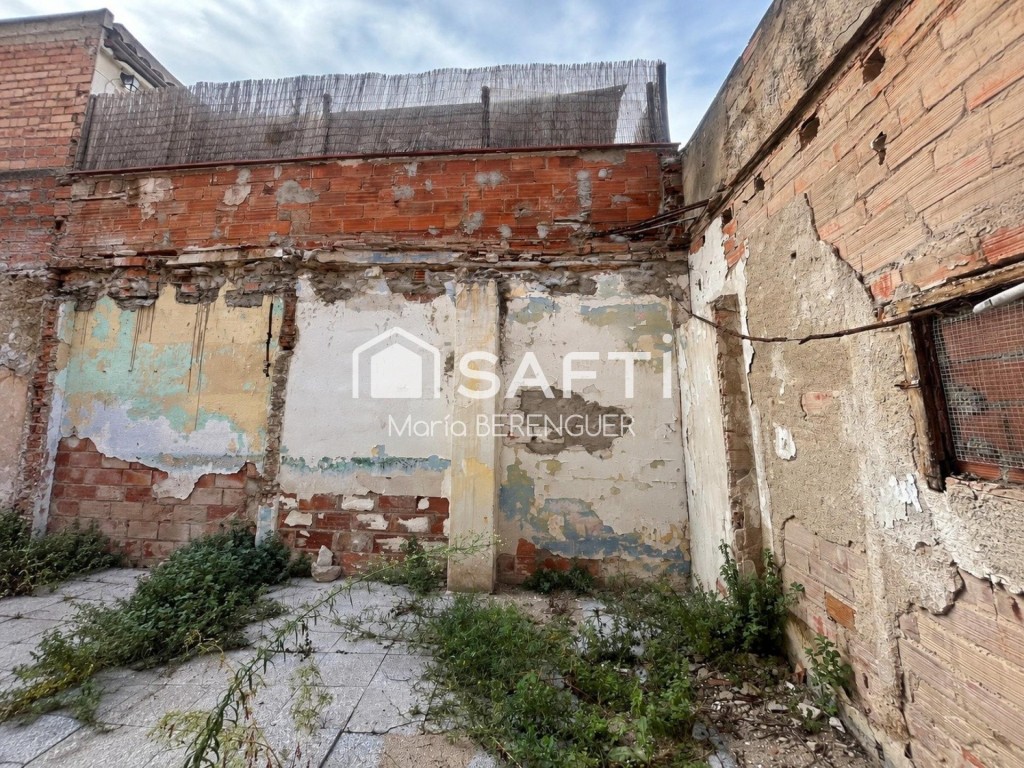 Imagen 1 de Tu futuro hogar en una calle residencial.