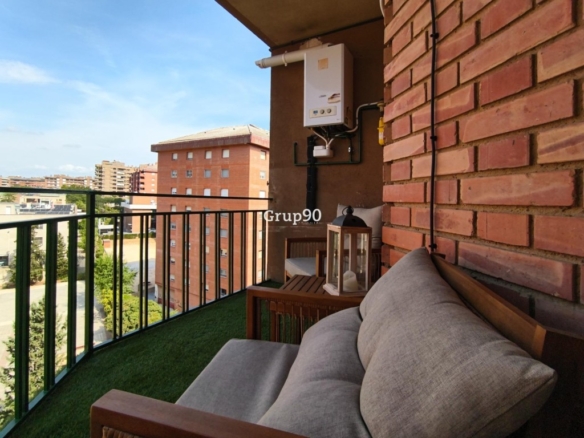 Imagen 2 de PISO DE 111 M2 TOTALMENTE REFORMADO CON 2 BALCONES JUNTO AL PASSEIG DE RONDA
