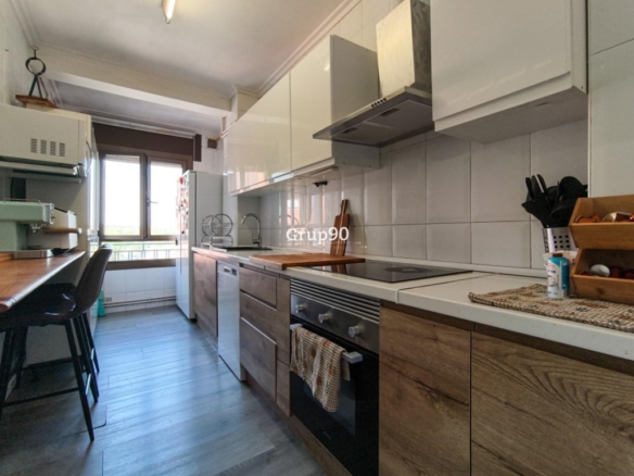 Imagen 3 de PISO DE 111 M2 TOTALMENTE REFORMADO CON 2 BALCONES JUNTO AL PASSEIG DE RONDA