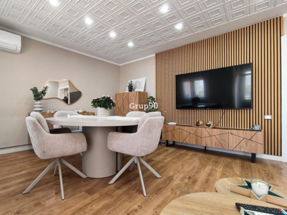 Imagen 1 de PISO DE 111 M2 TOTALMENTE REFORMADO CON 2 BALCONES JUNTO AL PASSEIG DE RONDA
