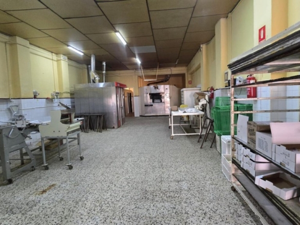 Imagen 2 de GRAN LOCAL EN VENTA CON POTENCIAL COMERCIAL Y RESIDENCIAL EN EL CENTRO DE PILAS