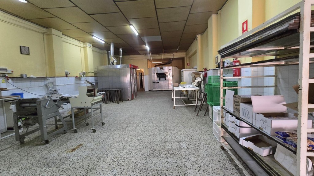 Imagen 2 de GRAN LOCAL EN VENTA CON POTENCIAL COMERCIAL Y RESIDENCIAL EN EL CENTRO DE PILAS