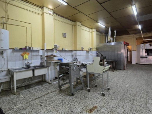 Imagen 3 de GRAN LOCAL EN VENTA CON POTENCIAL COMERCIAL Y RESIDENCIAL EN EL CENTRO DE PILAS