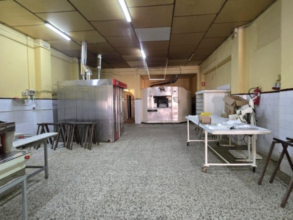 Imagen 4 de GRAN LOCAL EN VENTA CON POTENCIAL COMERCIAL Y RESIDENCIAL EN EL CENTRO DE PILAS