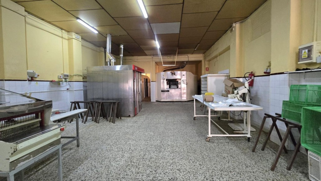 Imagen 4 de GRAN LOCAL EN VENTA CON POTENCIAL COMERCIAL Y RESIDENCIAL EN EL CENTRO DE PILAS
