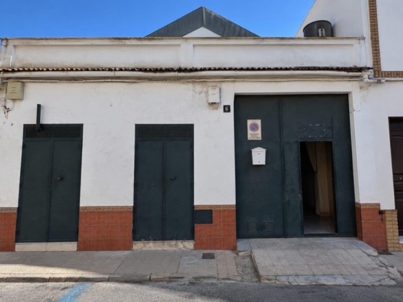 Imagen 1 de GRAN LOCAL EN VENTA CON POTENCIAL COMERCIAL Y RESIDENCIAL EN EL CENTRO DE PILAS
