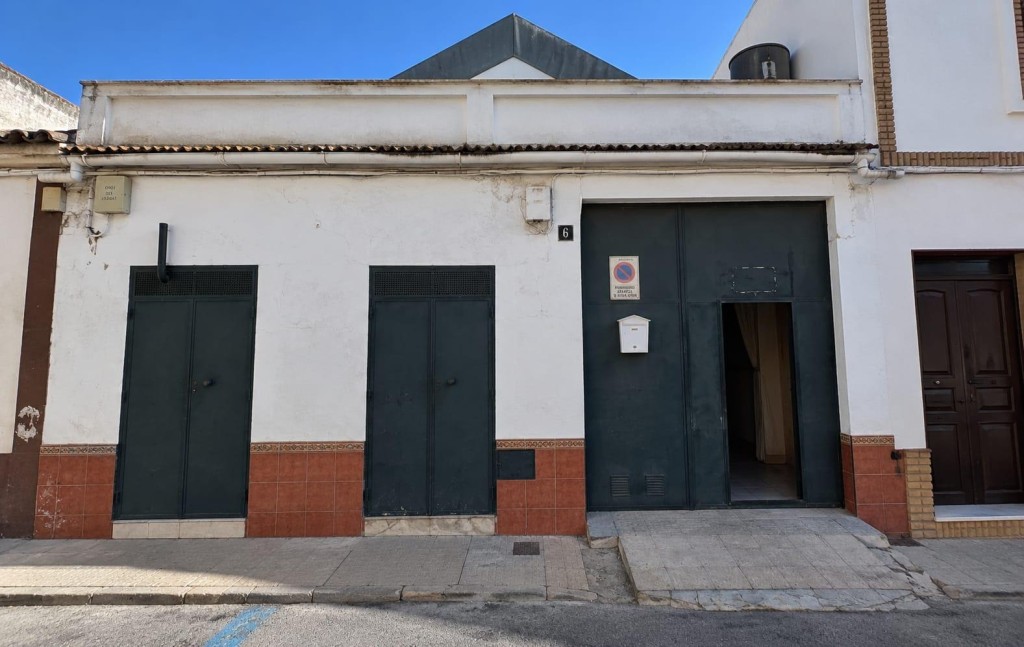 Imagen 1 de GRAN LOCAL EN VENTA CON POTENCIAL COMERCIAL Y RESIDENCIAL EN EL CENTRO DE PILAS