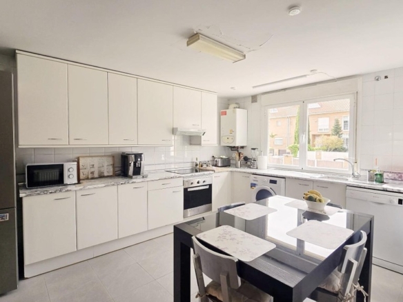 Imagen 3 de ÚLTIMA HABITACIÓN CON GASTOS INCLUIDOS EN CHALET A COMPARTIR DE VILLANUEVA DE LA CAÑADA