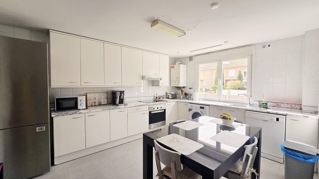 Imagen 3 de ÚLTIMA HABITACIÓN CON GASTOS INCLUIDOS EN CHALET A COMPARTIR DE VILLANUEVA DE LA CAÑADA