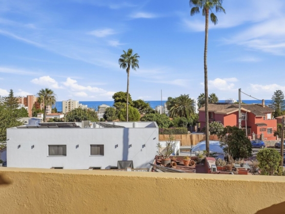 Imagen 1 de Casa-Chalet en Venta en Arroyo De La Miel Málaga