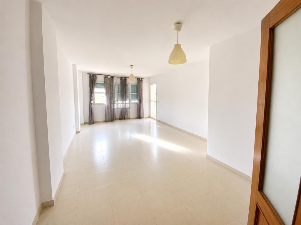 Imagen 1 de AMPLIA VIVIENDA DE 4 DORMITORIOS EN HACIENDA CAPITÁN