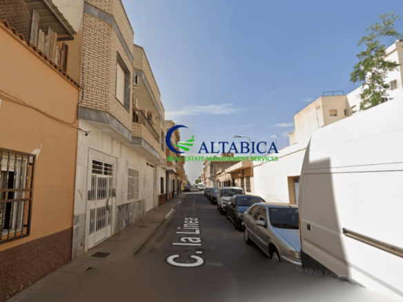 Imagen 2 de Casa-Chalet en Venta en Ejido