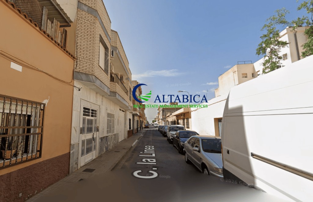 Imagen 2 de Casa-Chalet en Venta en Ejido