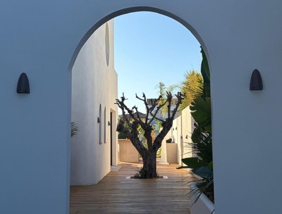 Imagen 2 de Villa de arquitecto de excepción en Empuriabrava